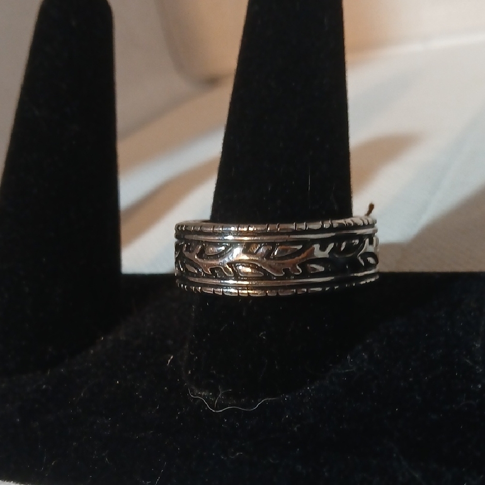 Silver Tone Ring With Design - Picture 2 of 4